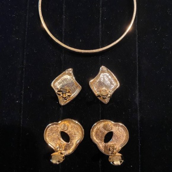 VTG MONET Gold Bangle Bracelet and Enamel Earrings - Picture 3 of 4